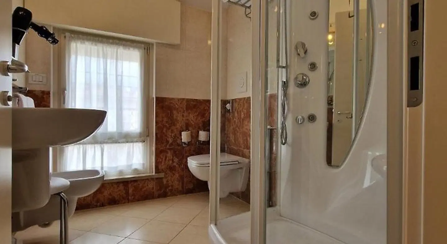 Hotel Villa Anthea BATHROOM