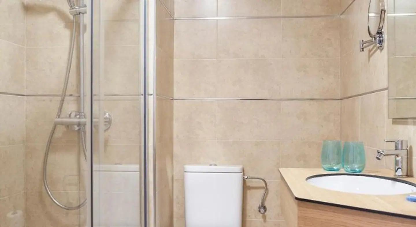 Helios Lloret BATHROOM