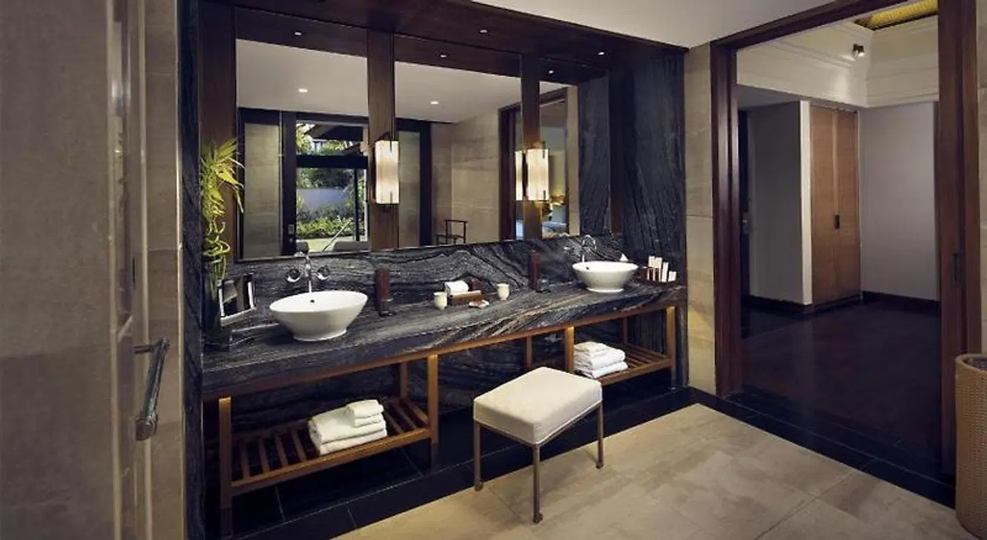 Conrad Bali BATHROOM