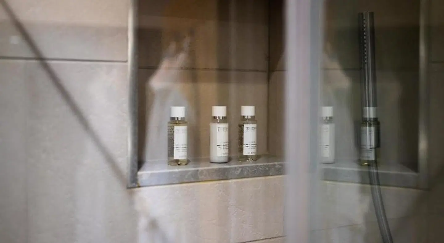 Brighton Harbour Hotel BATHROOM