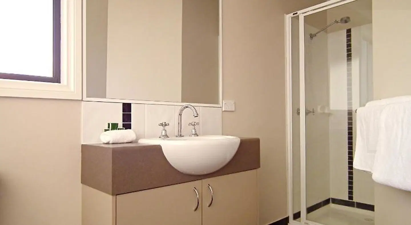 Cobram Barooga Golf Resort BATHROOM
