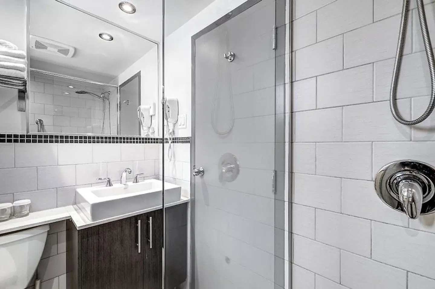 Terrasse Royale Hotel BATHROOM