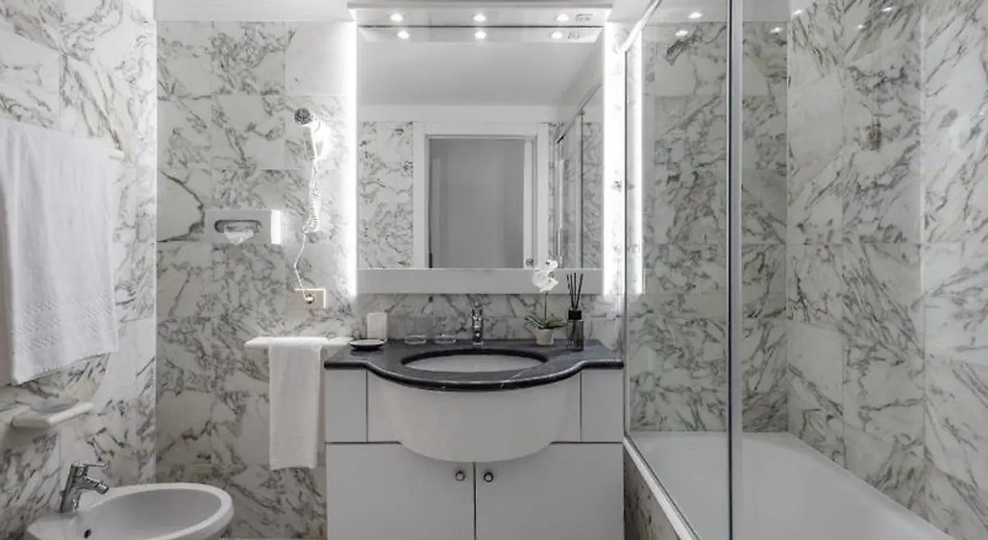 Hotel Meandro - Lake View BATHROOM