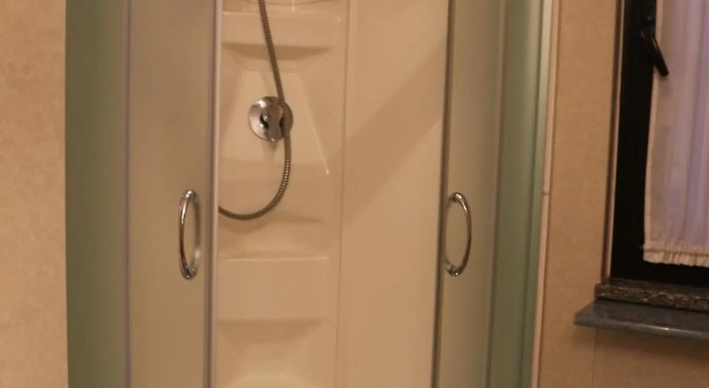 Garibaldi BATHROOM