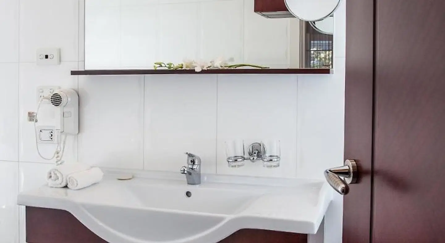 Mercure Ballarat Hotel & Convention Centre BATHROOM