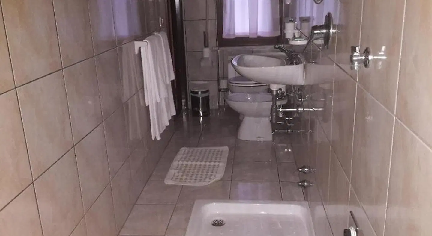 Hotel Iscla BATHROOM