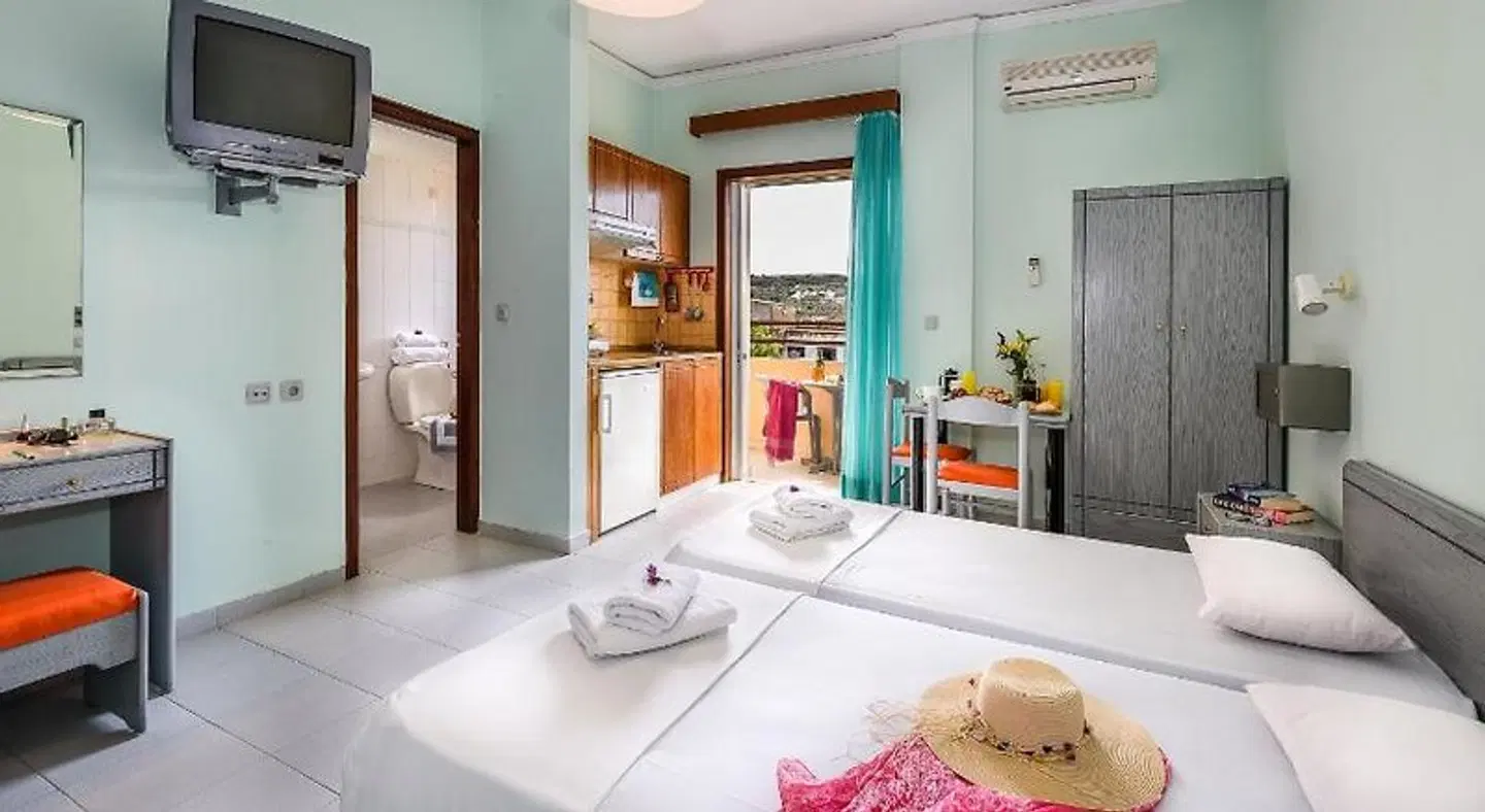 Louladakis Apartments BATHROOM