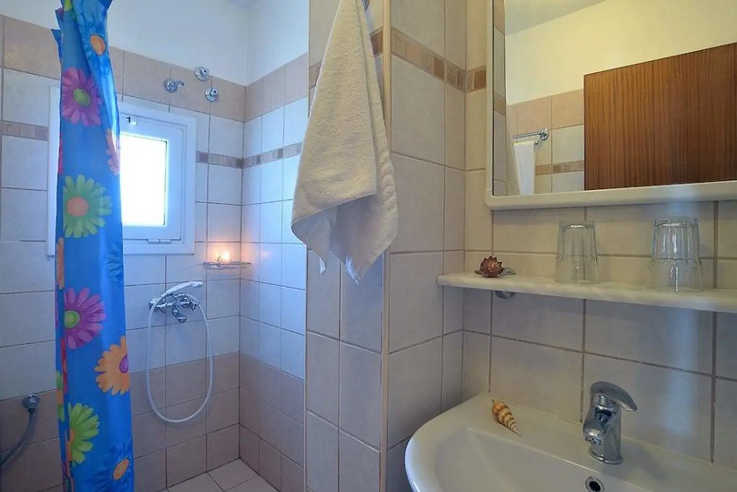 Maltezos Hotel BATHROOM