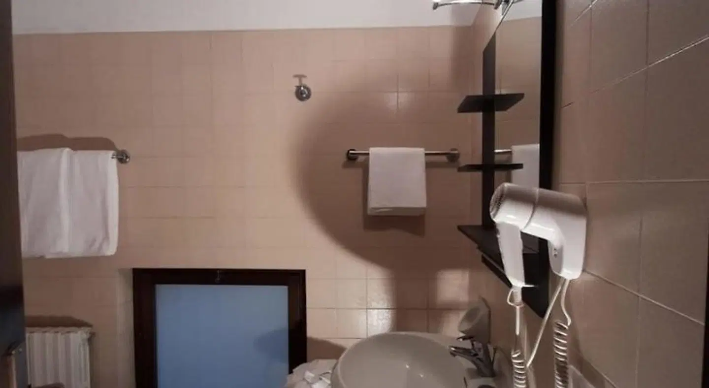 Hotel Touring Gardone Riviera BATHROOM