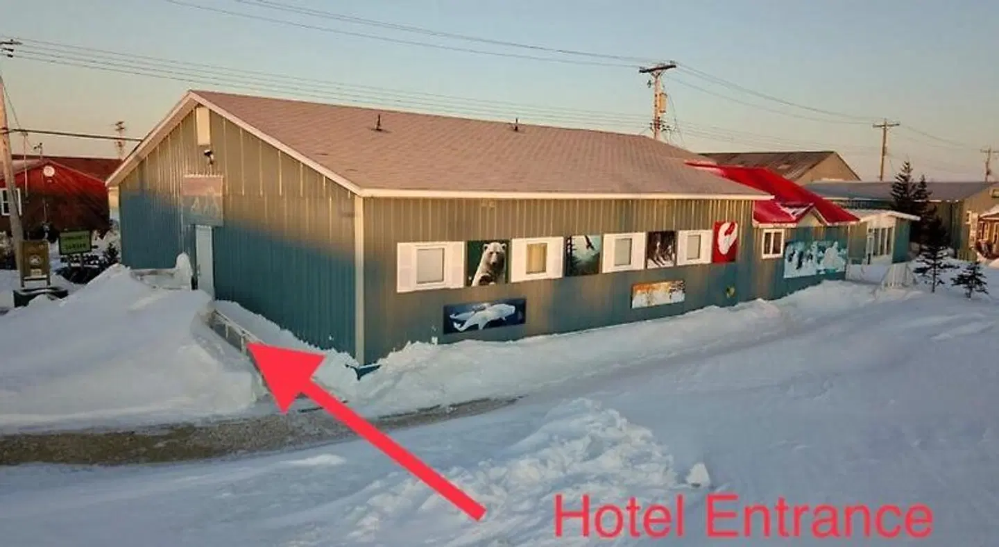 Iceberg Inn OUTDOOR_POOL