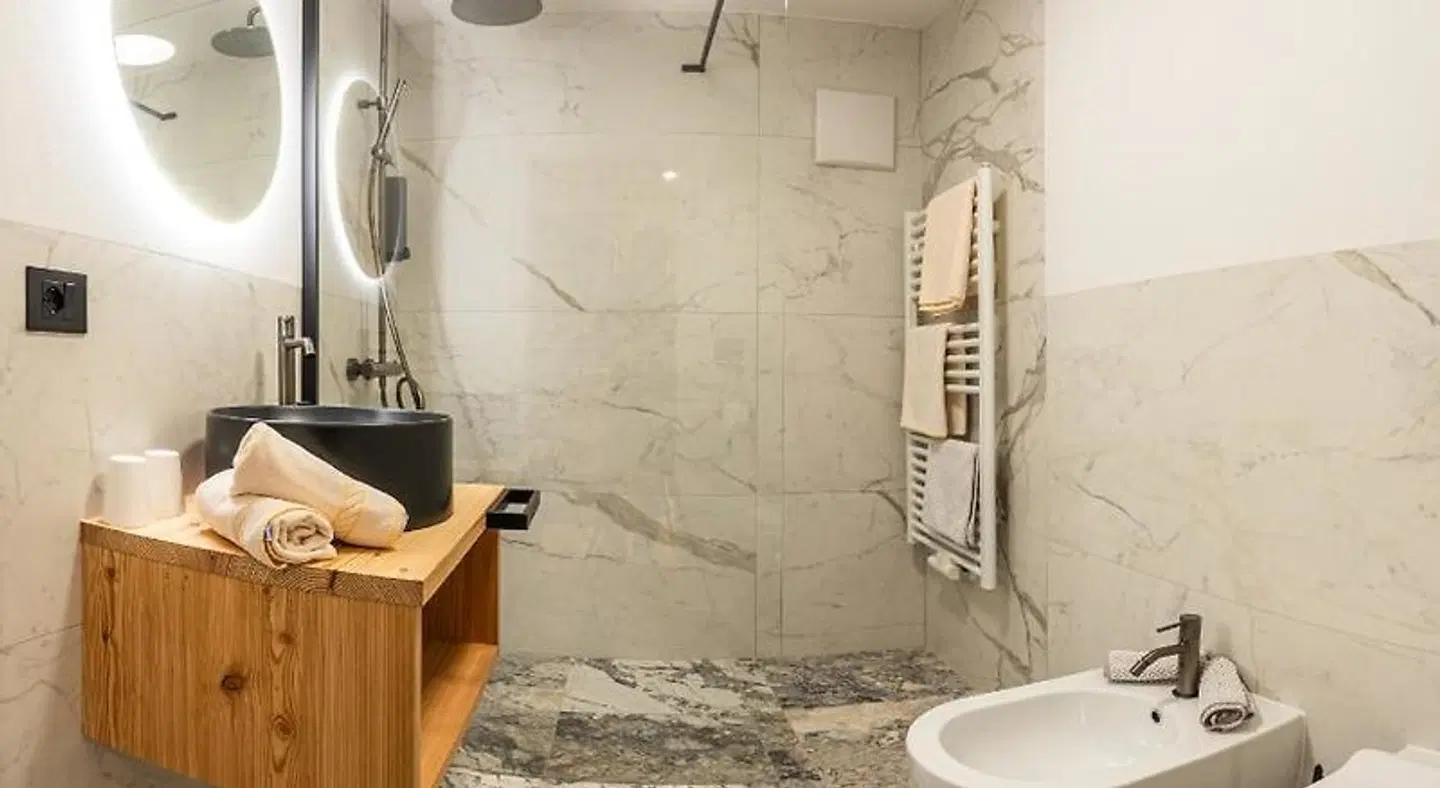 Hotel Pradell BATHROOM