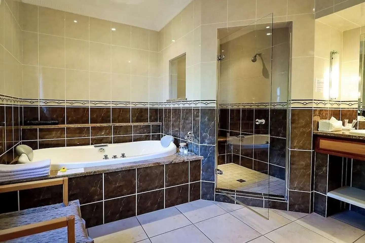 Altes Landhaus Country Lodge BATHROOM