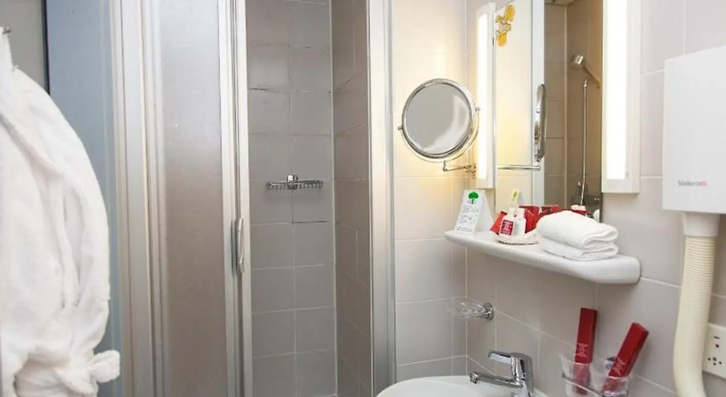 Le Montbrillant BATHROOM