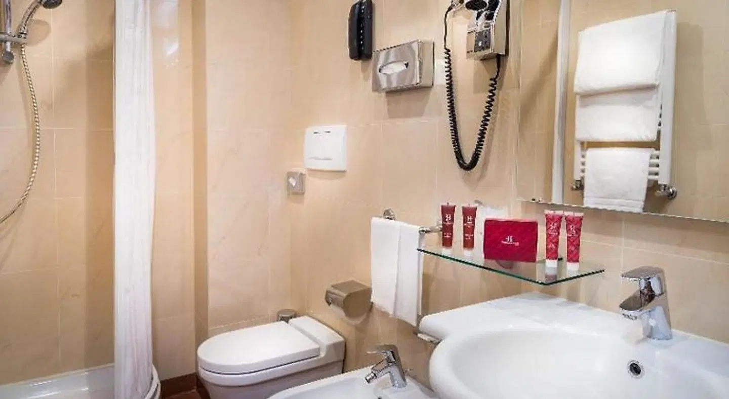 Diocleziano BATHROOM