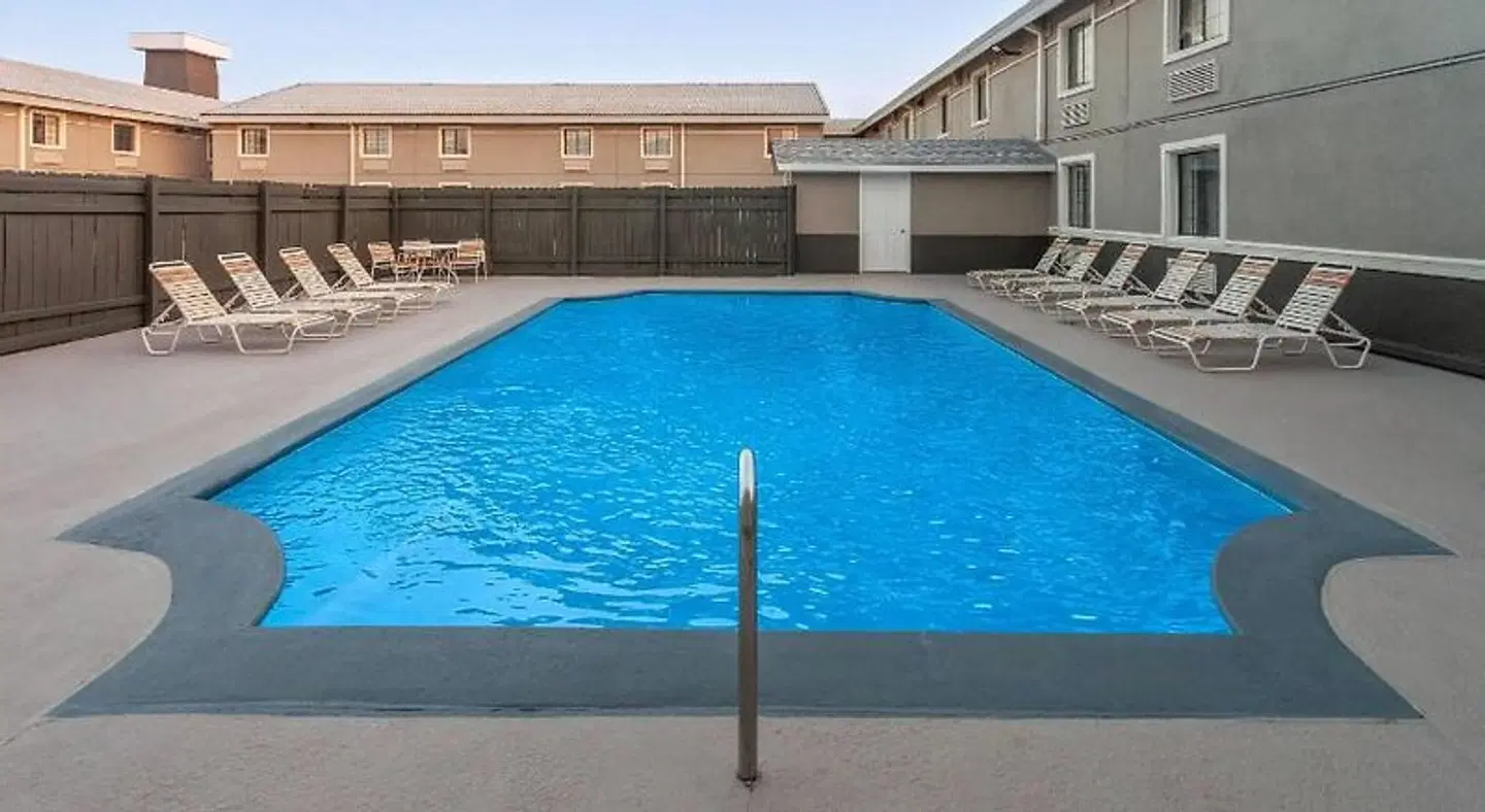 La Quinta Inn Champaign OUTDOOR_POOL