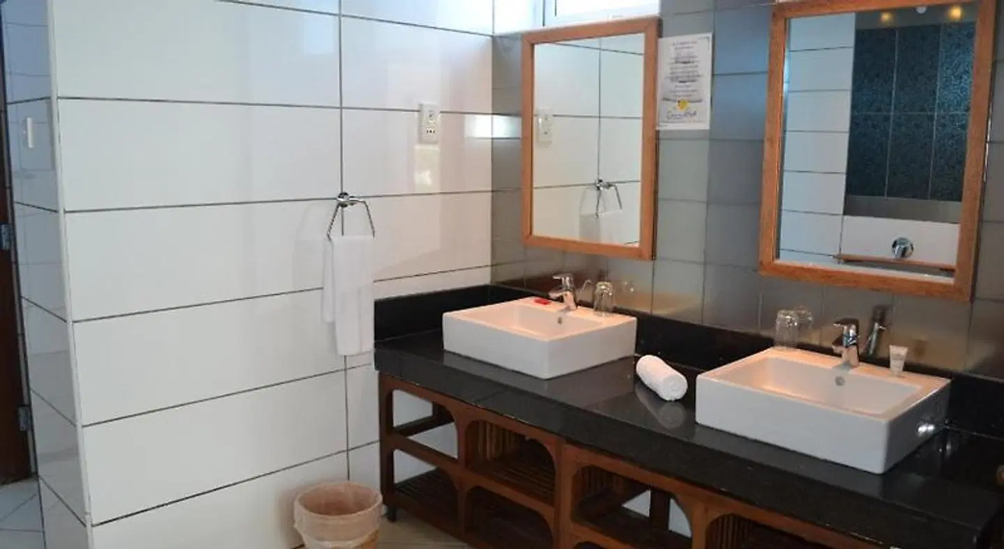 Cowrie Shell Beach Apartments BATHROOM