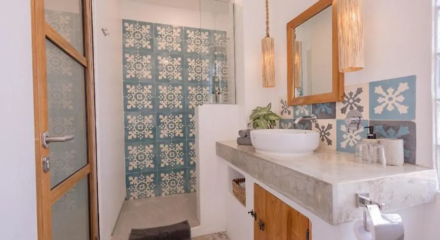 Seaesta Komodo - Hostel BATHROOM