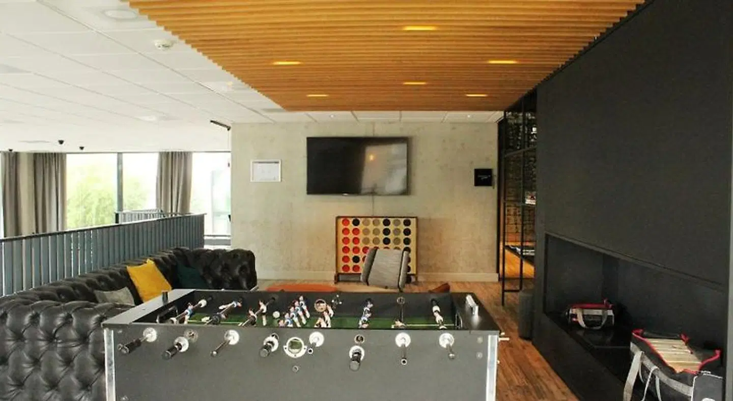 Holiday Inn - the niu, Fender Amsterdam CONFERENCE