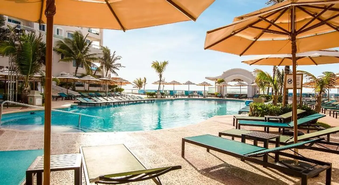 Wyndham Alltra Cancun OUTDOOR_POOL