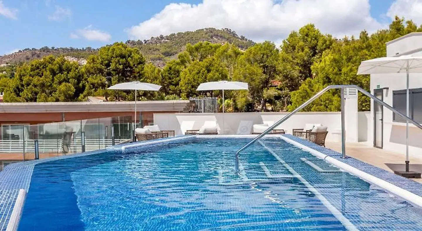 Morlans Suites OUTDOOR_POOL