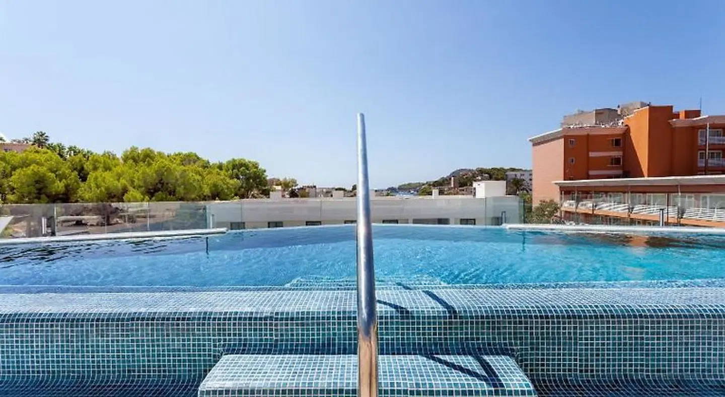 Morlans Suites OUTDOOR_POOL