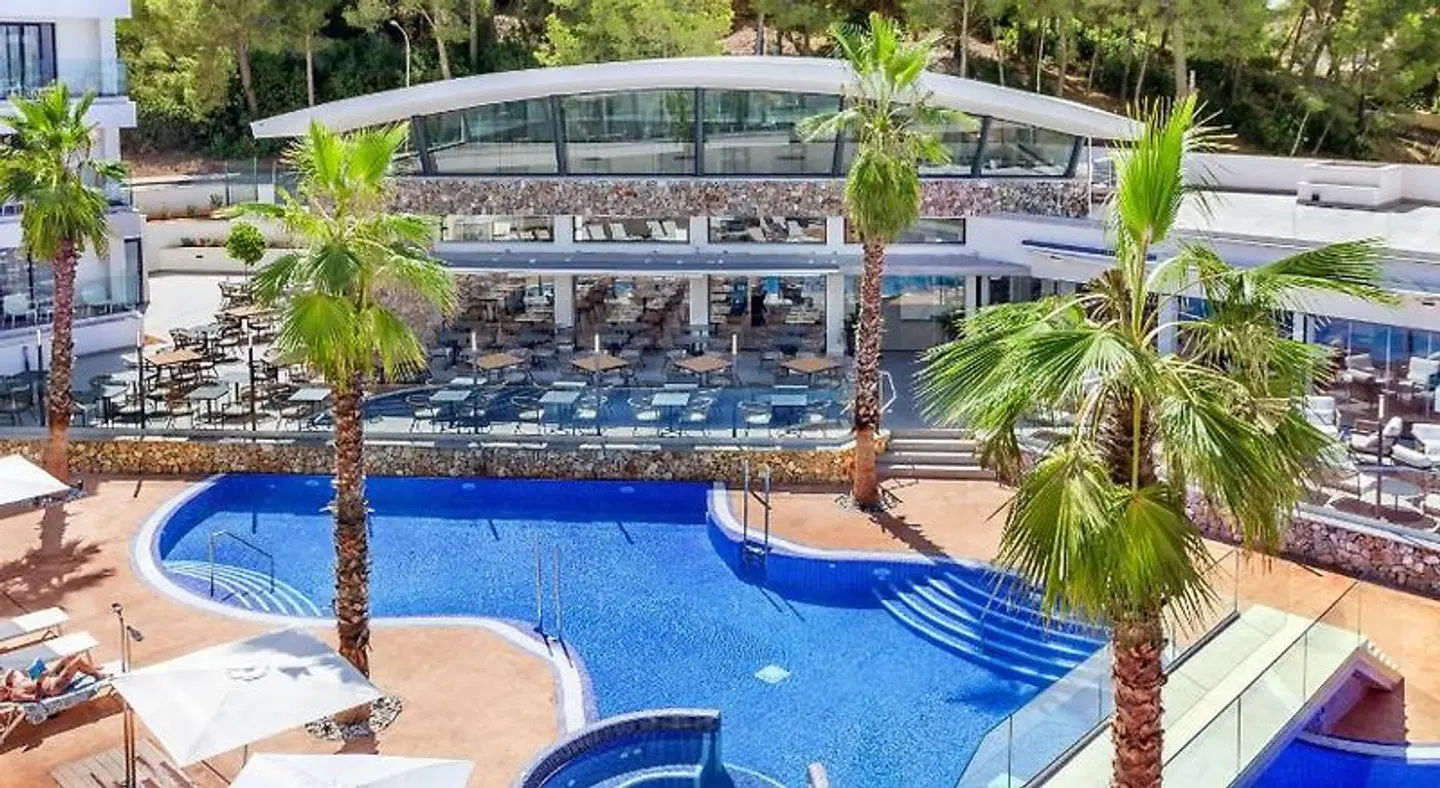 Morlans Suites OUTDOOR_POOL