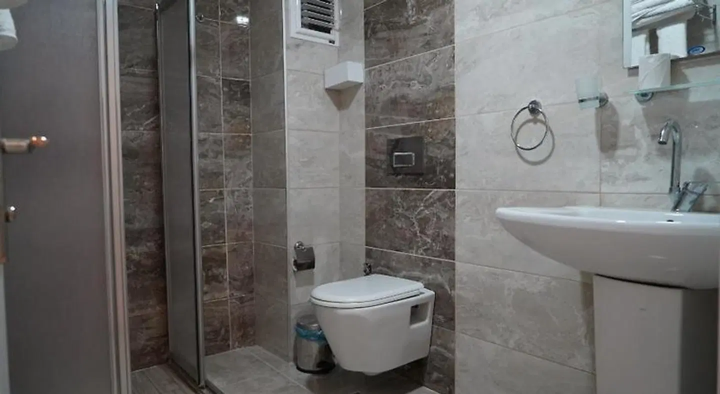 Dream Time Hotel BATHROOM