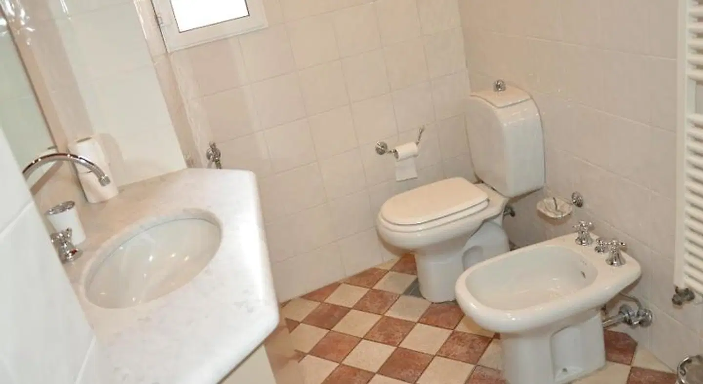 At Home Bed and Breakfast BATHROOM