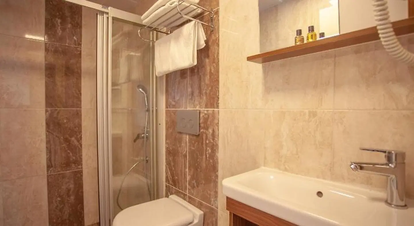 Ozmen Pension BATHROOM