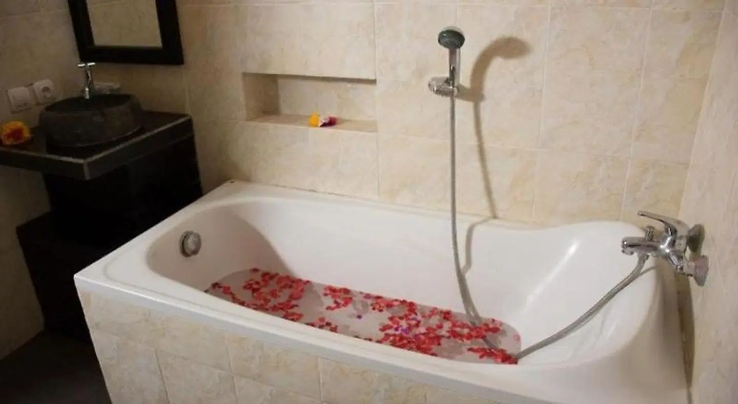 The Galuh Pekutatan BATHROOM