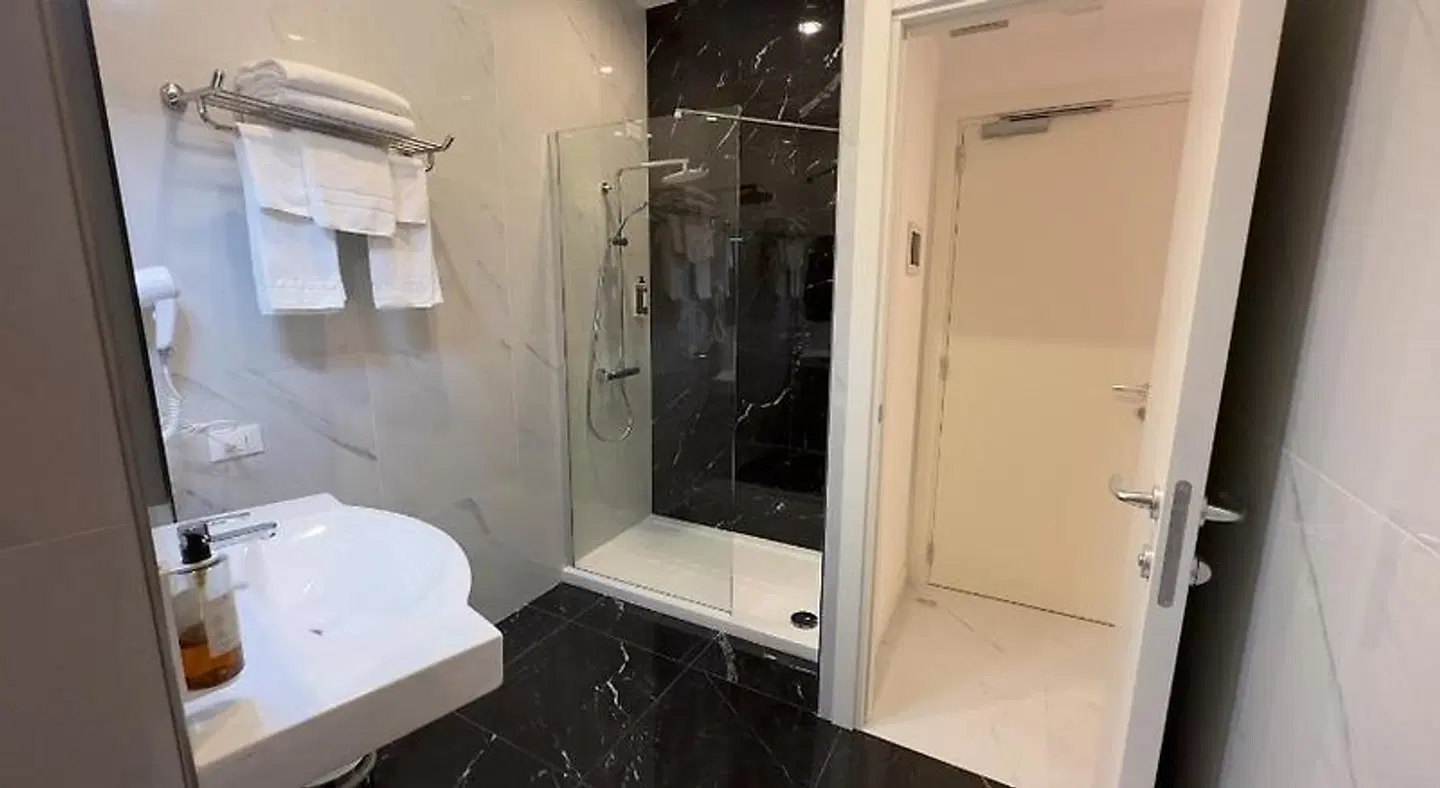 Hotel Smart Cruise BATHROOM