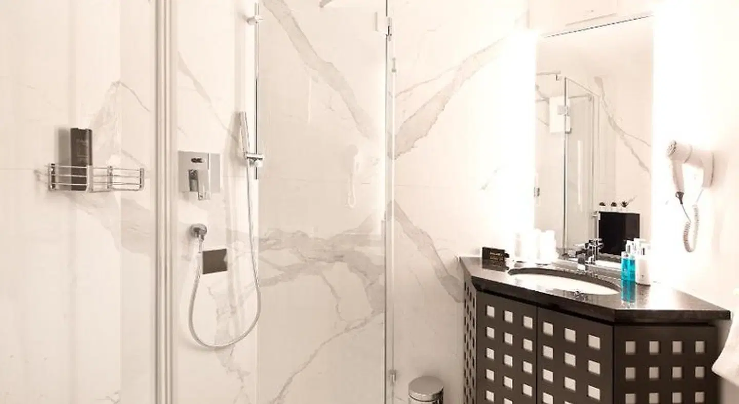 Hotel Restaurant zur Sonne BATHROOM