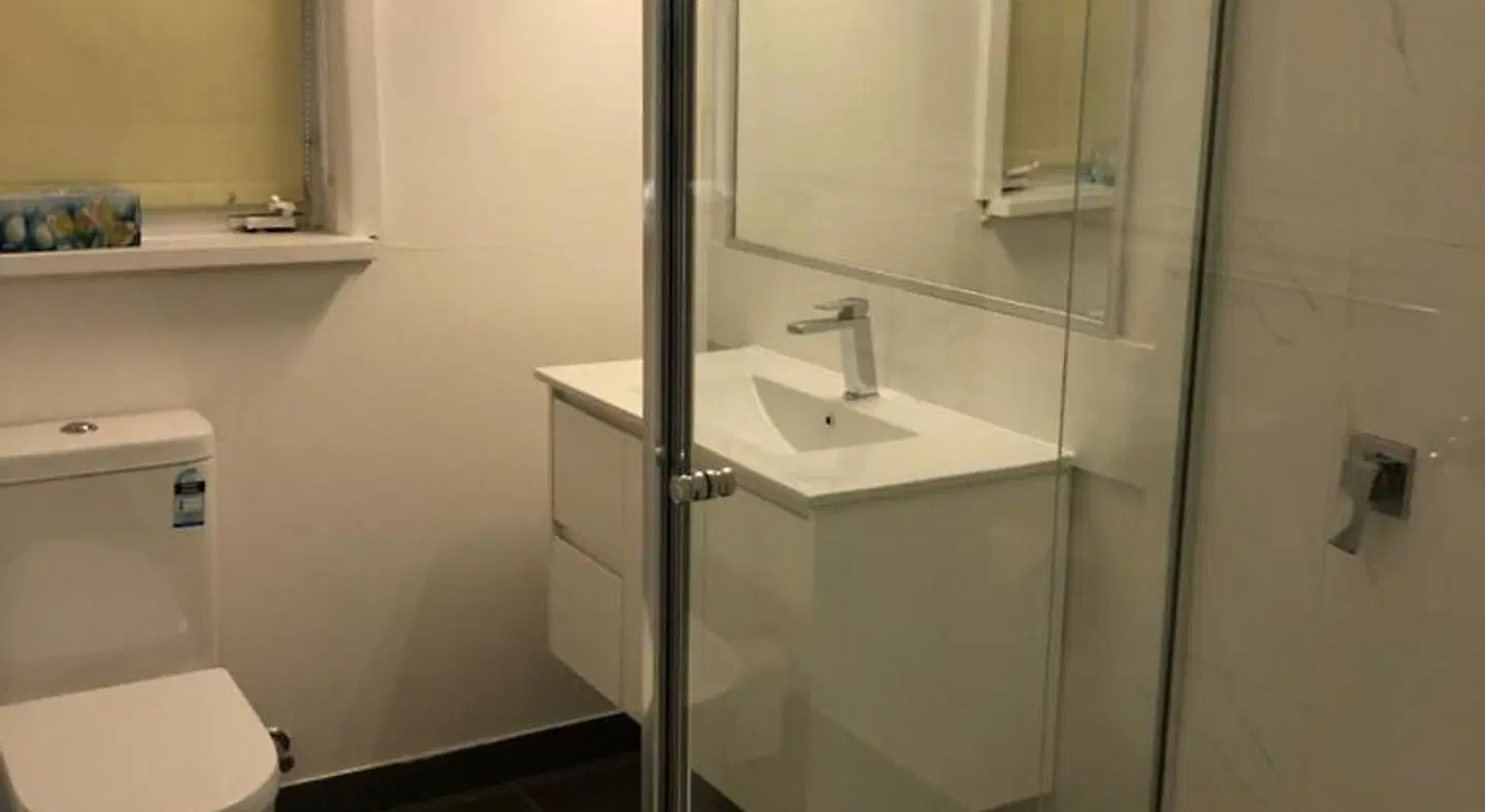Parkside Inn Motel BATHROOM