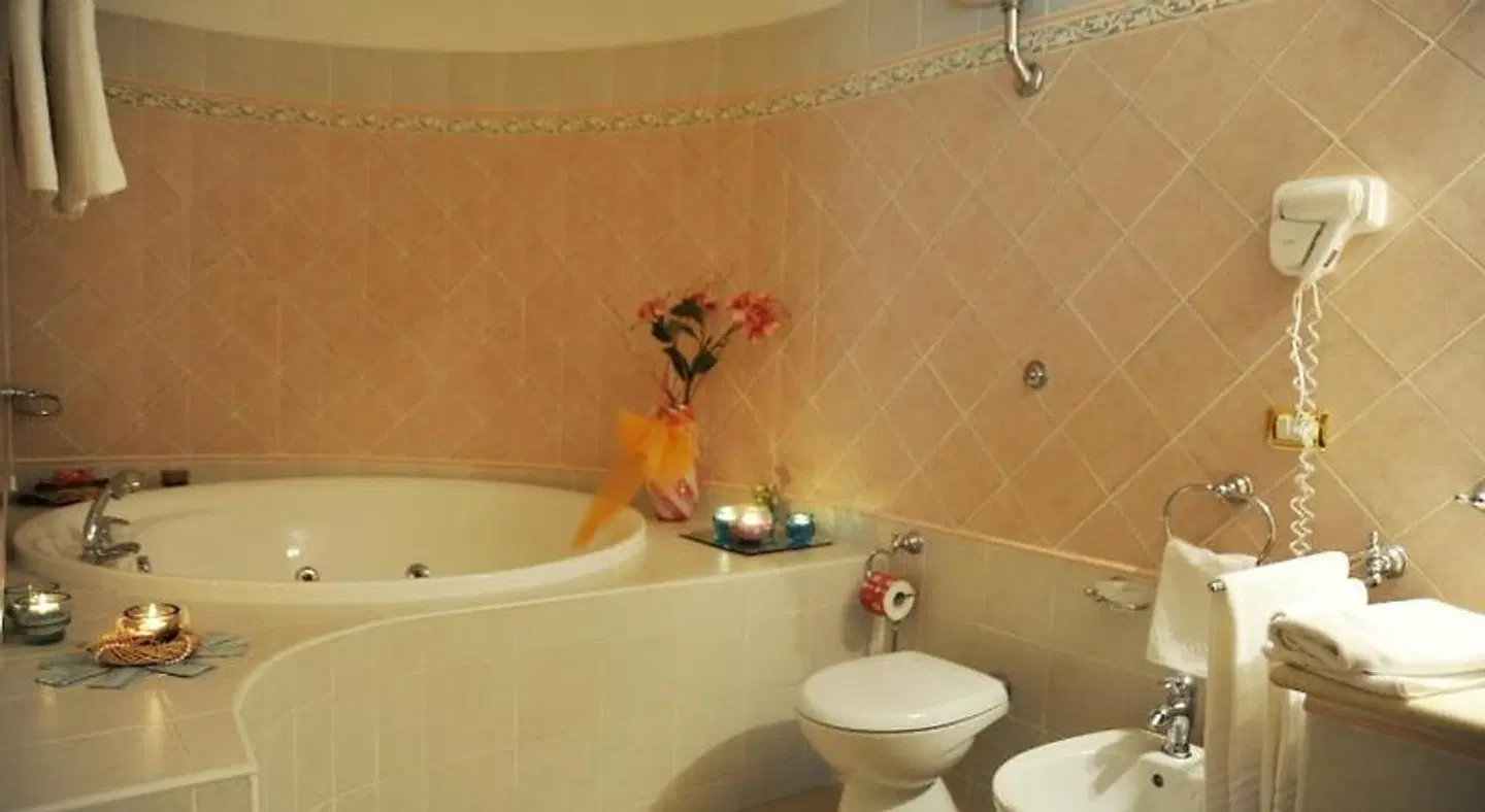 Hotel Villa Santa Maria BATHROOM