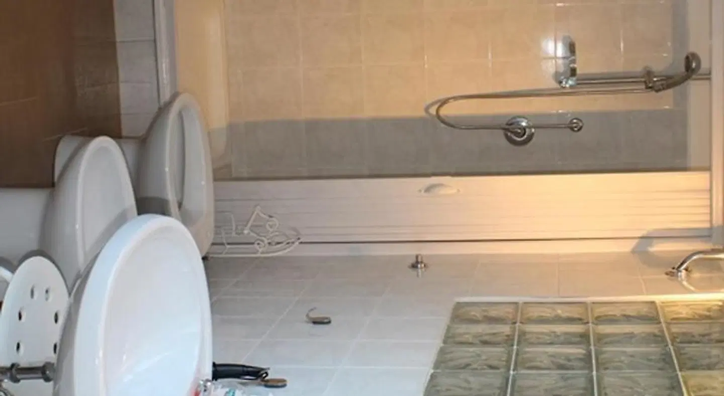 La Maison BATHROOM