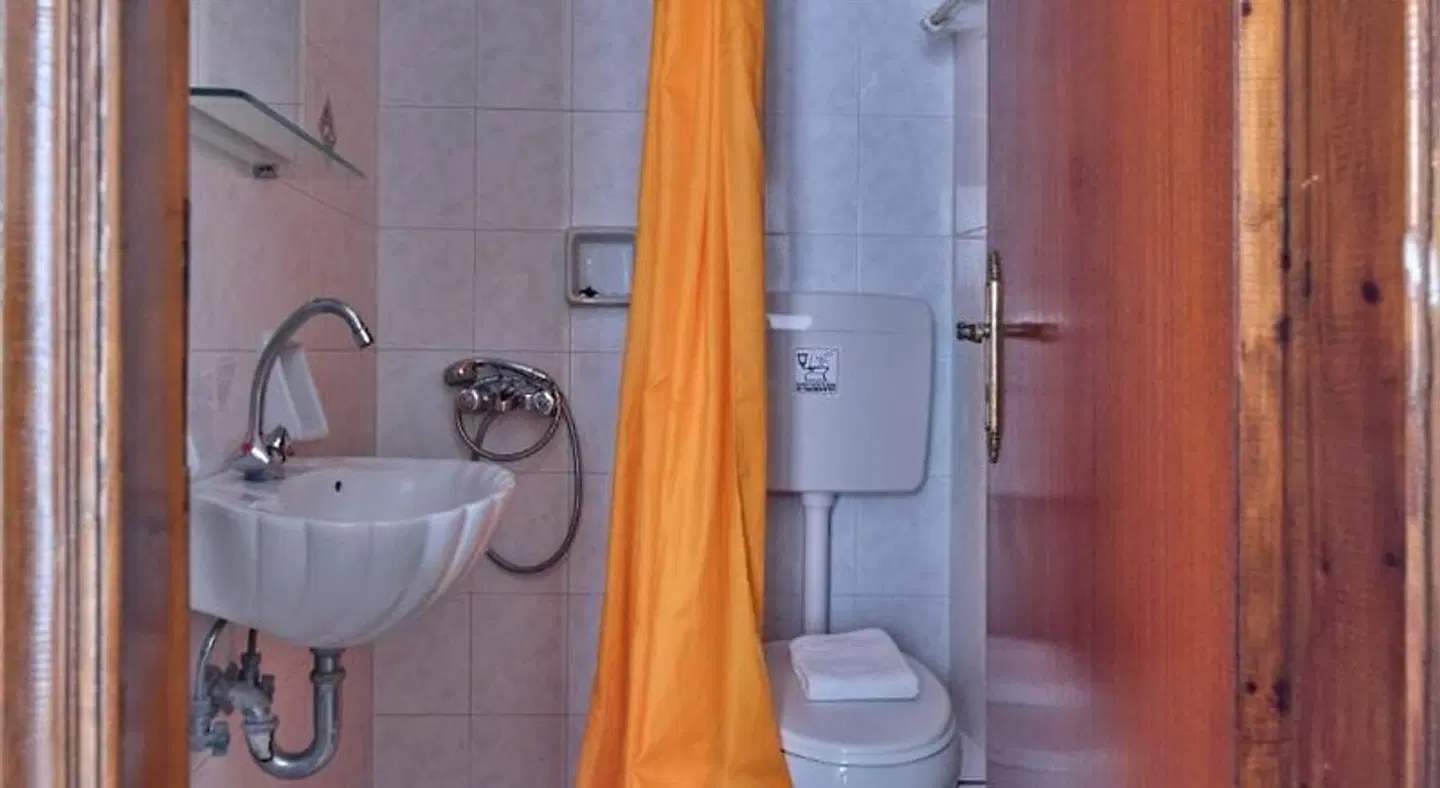 Pension Paros Anna Spanou BATHROOM