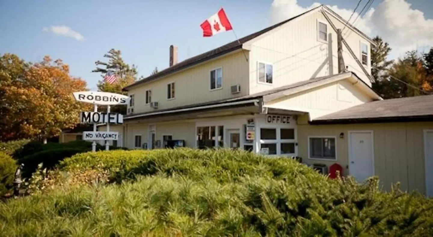 Robbins Motel EXTERIOR