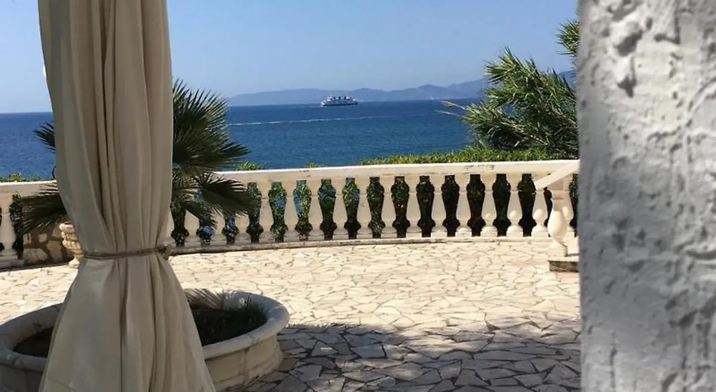 Moderno TERRACE