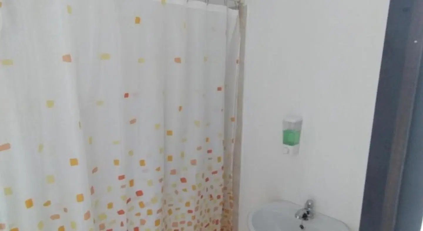 Lajuela Hostel BATHROOM