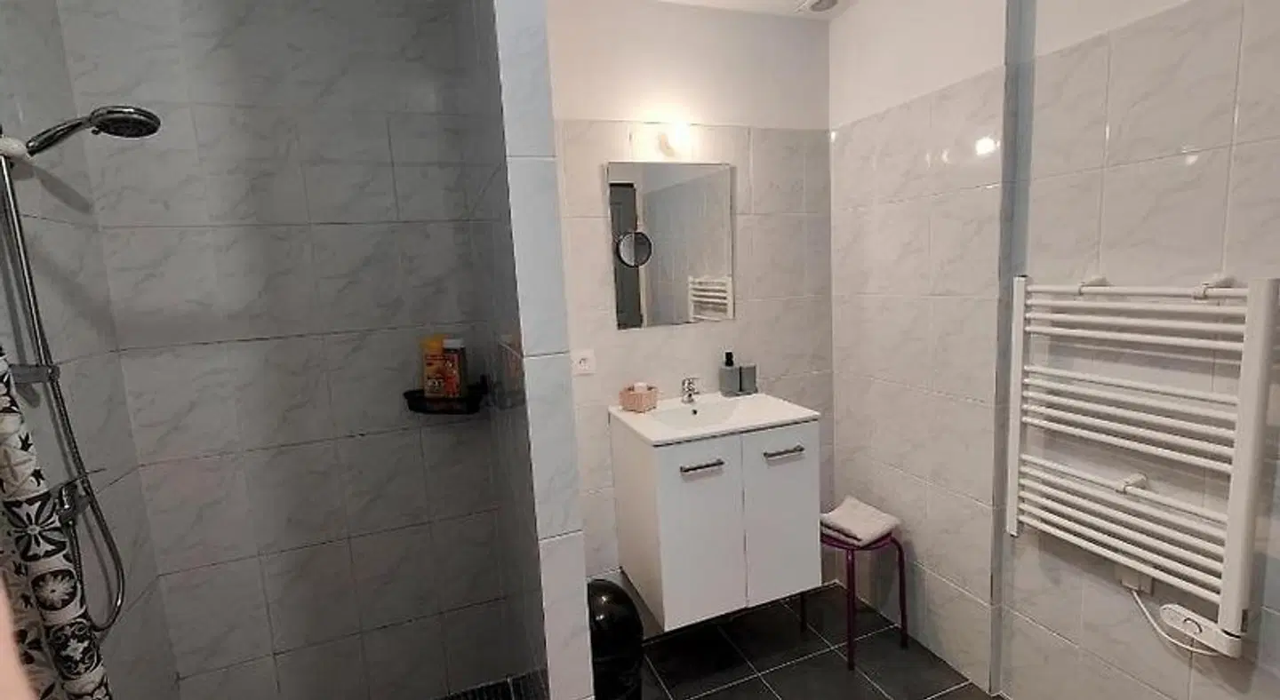 Crezilles Hôtes BATHROOM