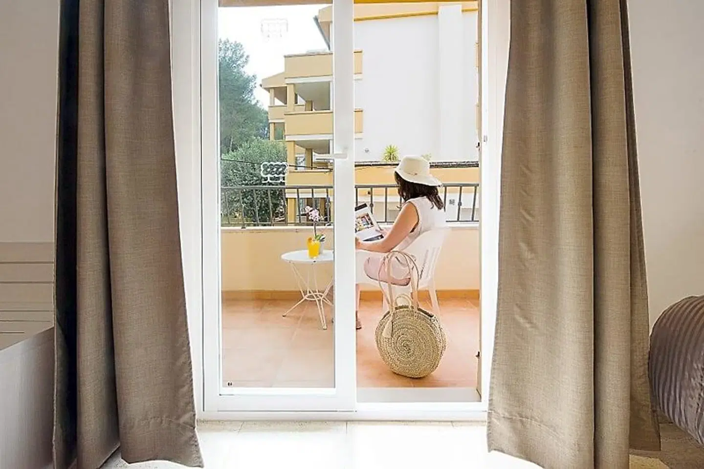 Flor Los Almendros BATHROOM