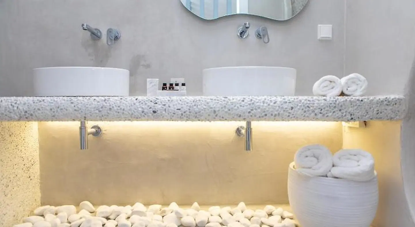 Crystal Mare Suites BATHROOM