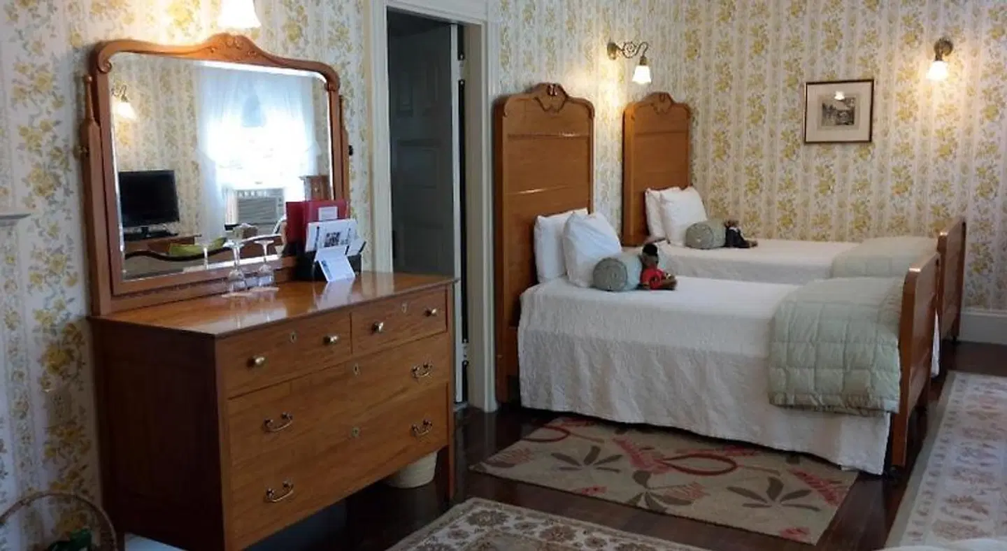 Moseley Cottage and Town Motel ROOM_EXAMPLE
