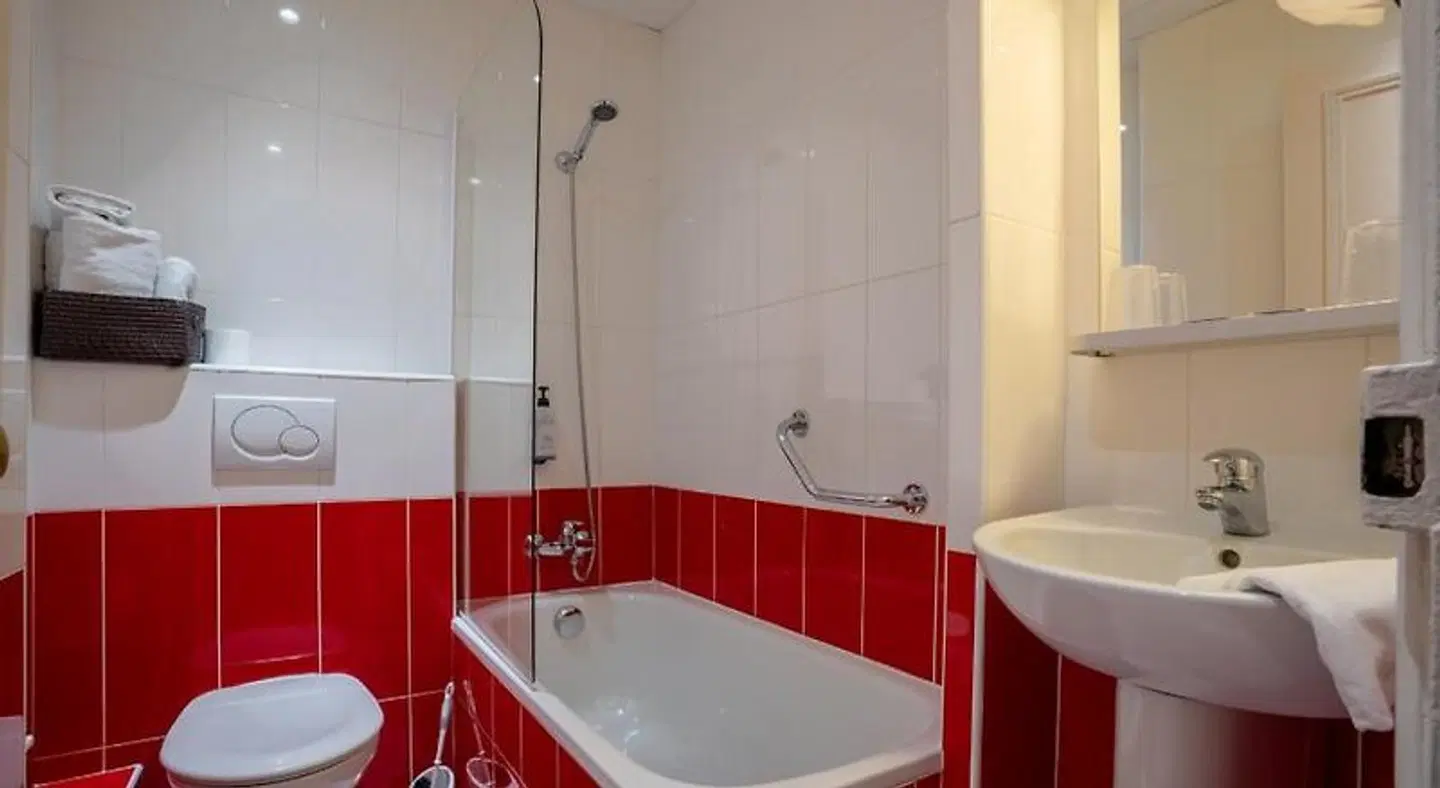 Nouvel hotel BATHROOM