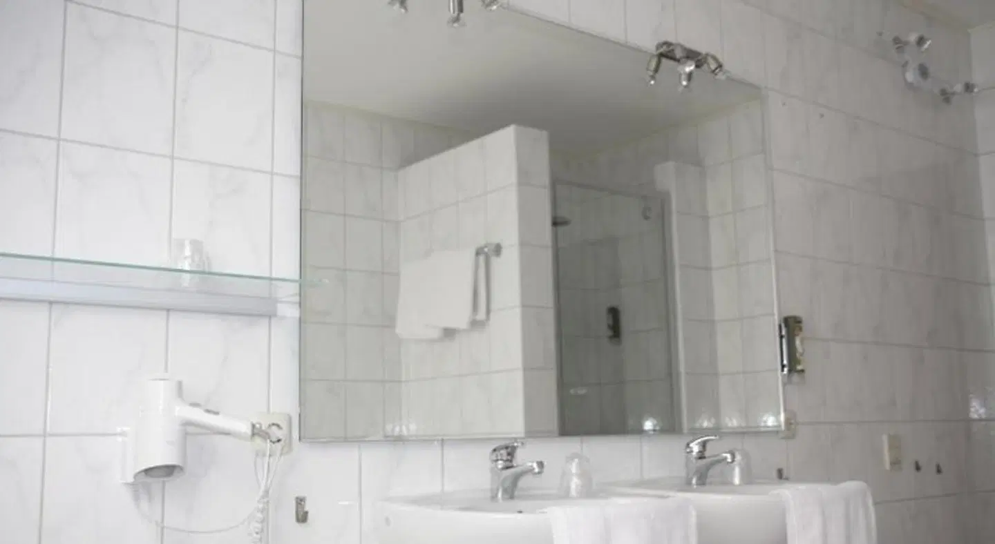 Hotel am Markt BATHROOM