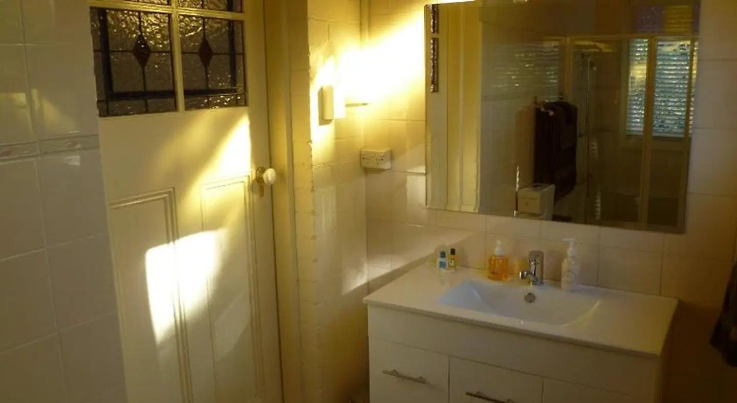 Donalea Bed and Breakfast & Riverview Apartment BATHROOM