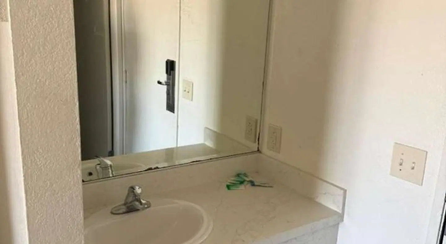 Vista Motel BATHROOM