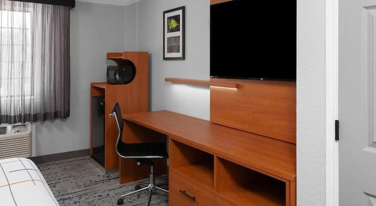 La Quinta Inn Champaign ROOM_EXAMPLE