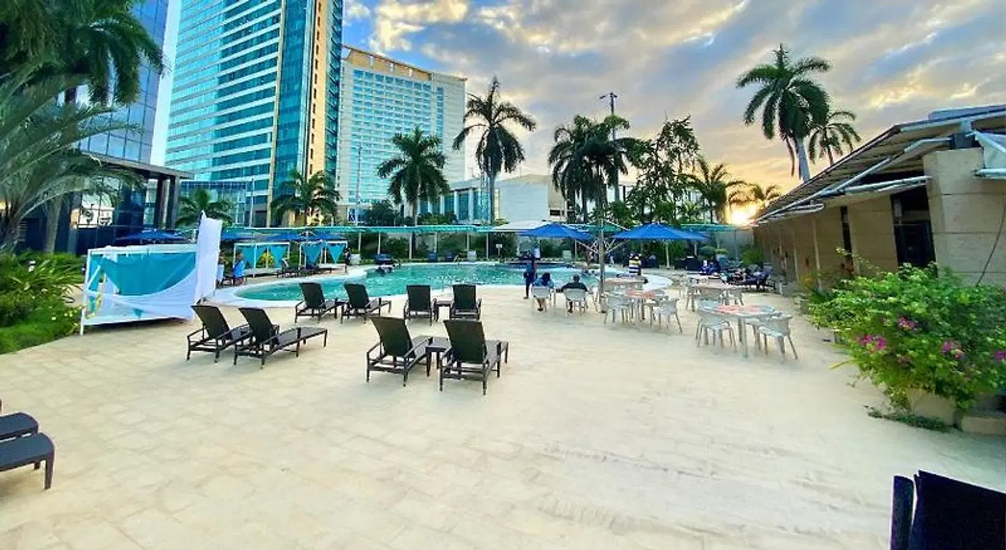Radisson Hotel Trinidad BAR