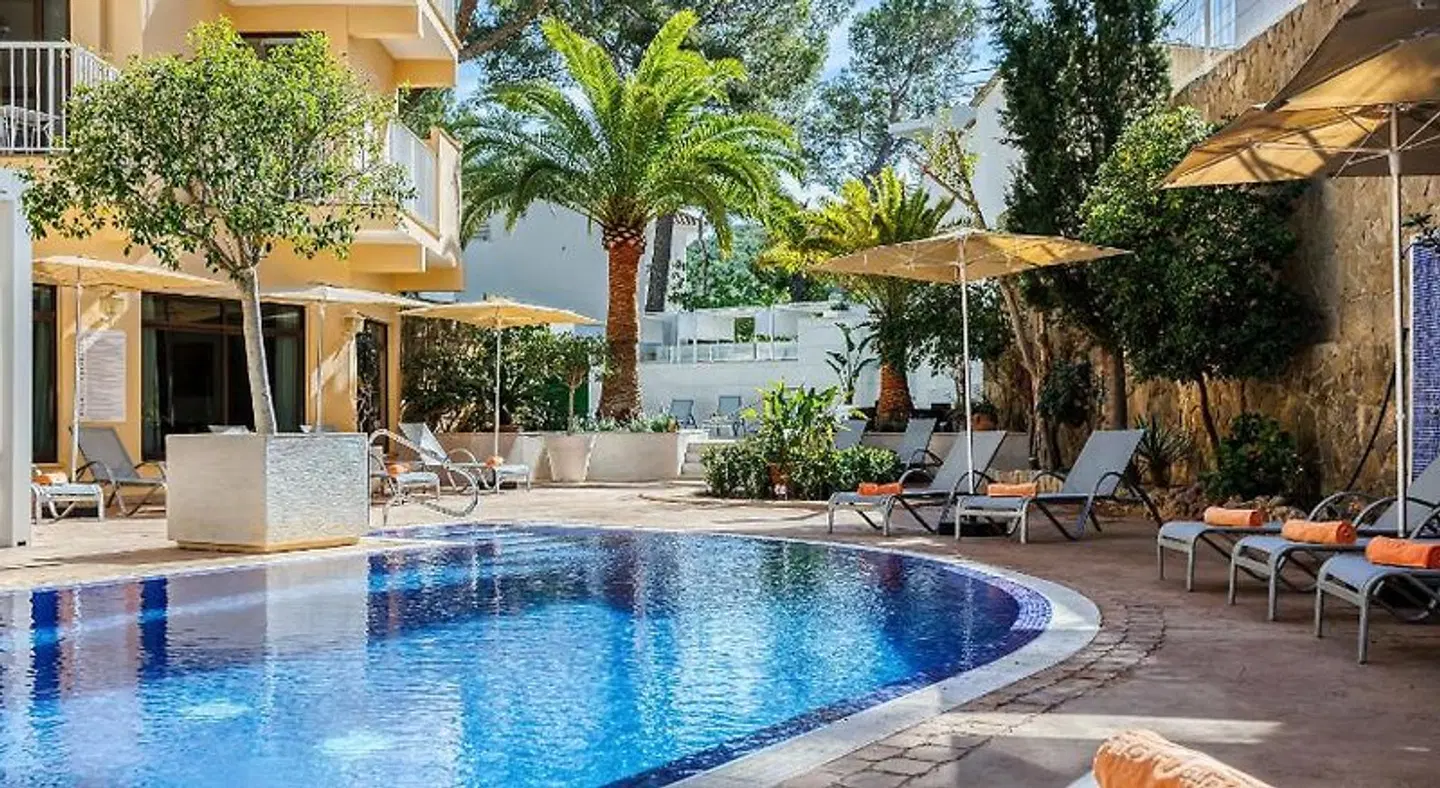 Morlans OUTDOOR_POOL